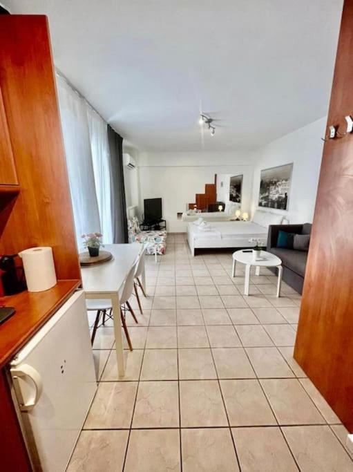 Modern Studio Large Veranda -Metro Station Suggrou Lägenhet Aten Exteriör bild